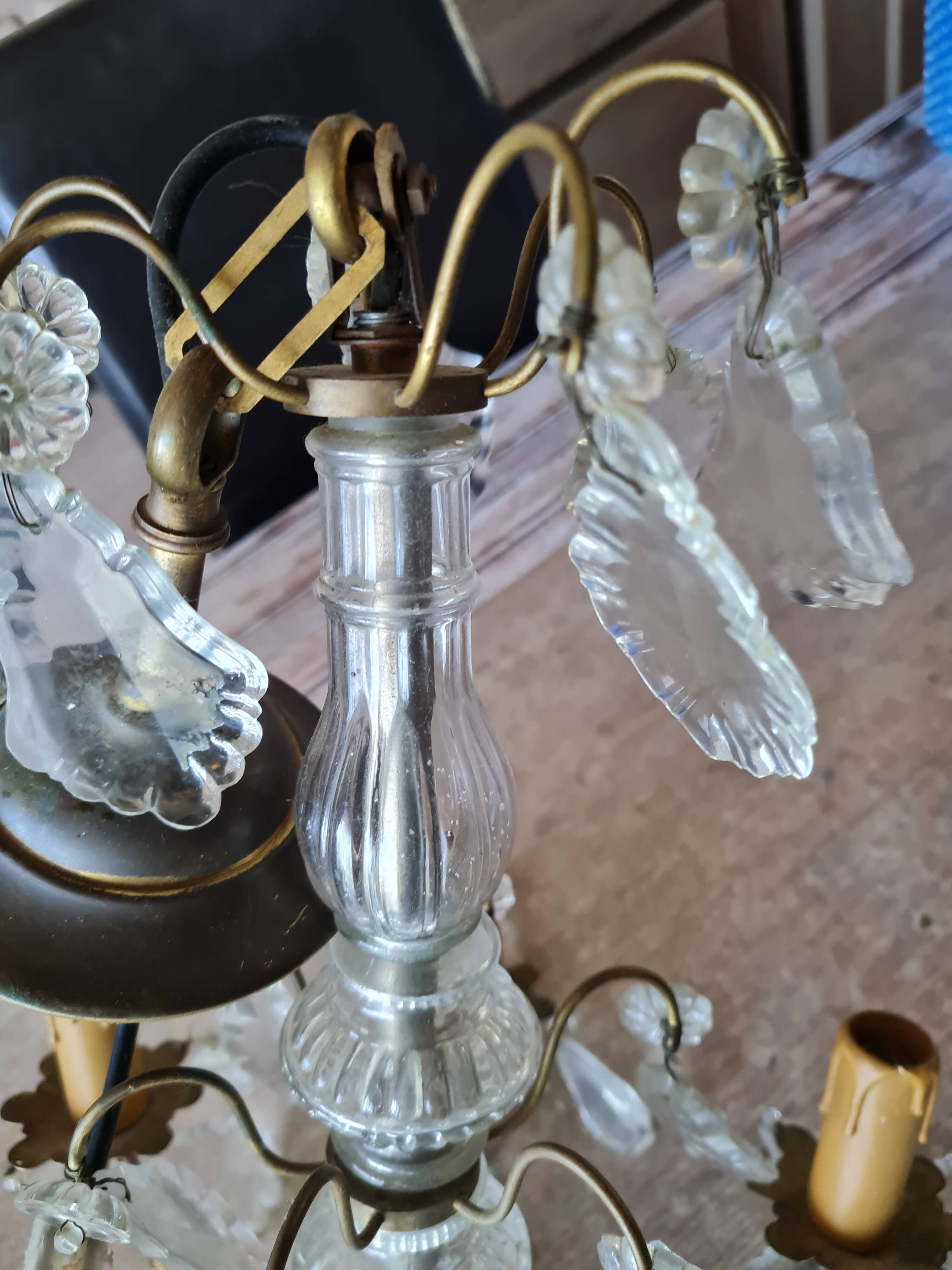 Large Louis XV style chandelier with crystal tassels on a bronze mount with 6 lights