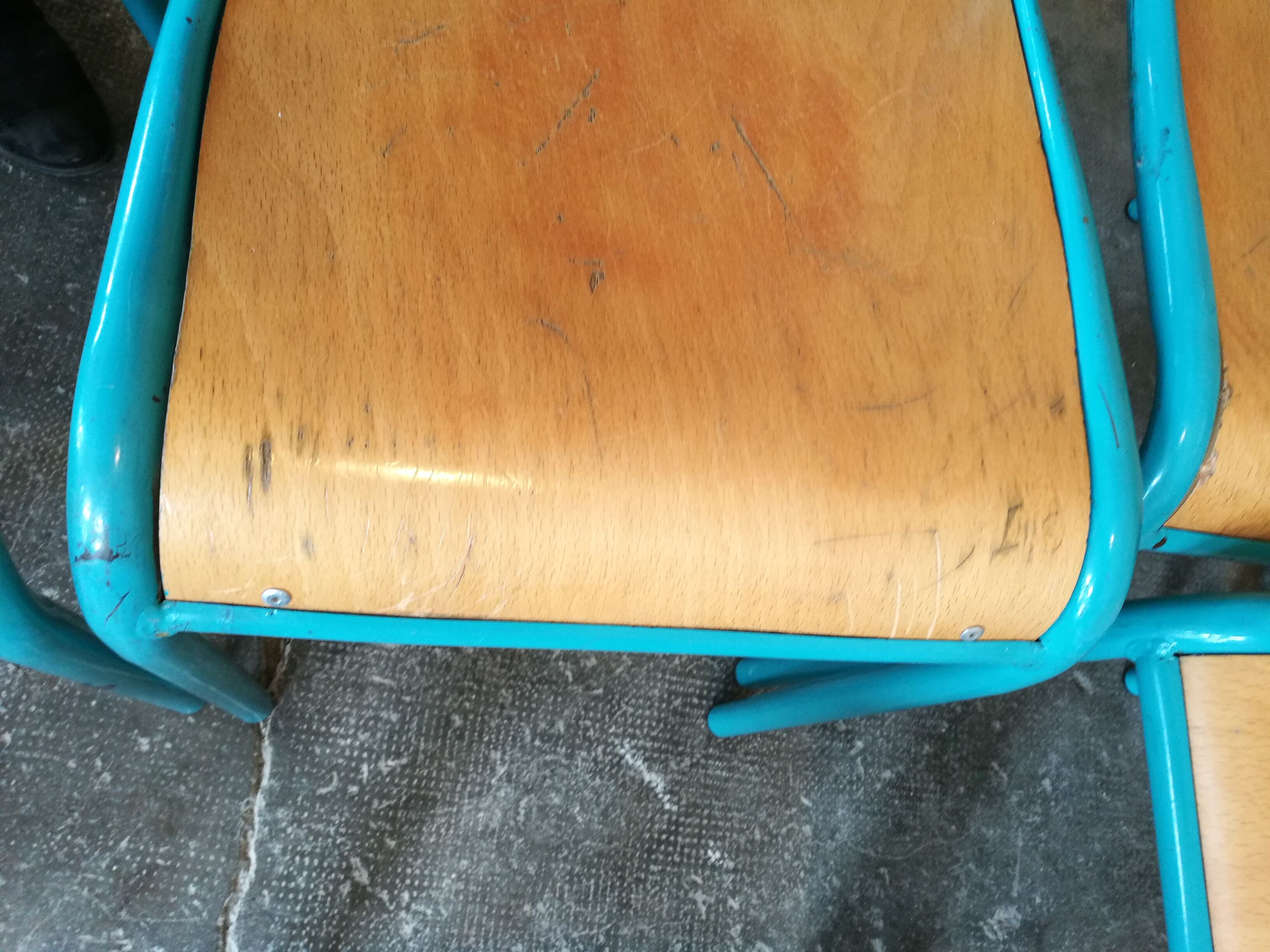 Lot of 13 adult Mullca school chairs