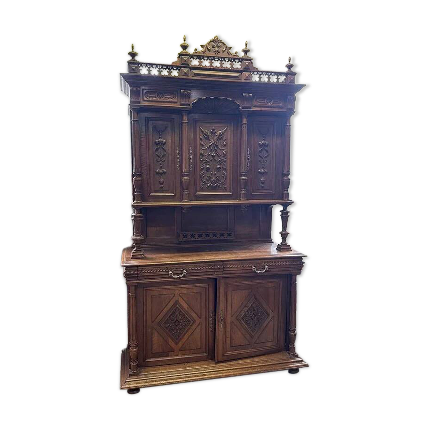 Buffet 2 corps style Henri II en chêne sculpté