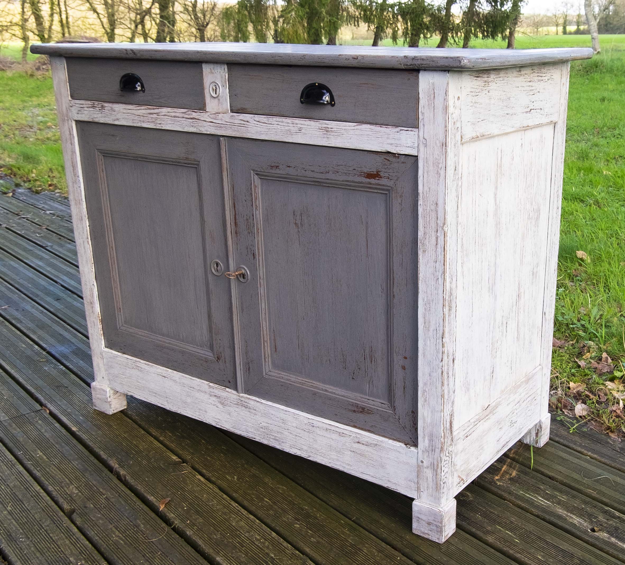 Buffet de campagne patiné