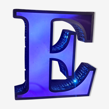 Vintage letter LED "E"