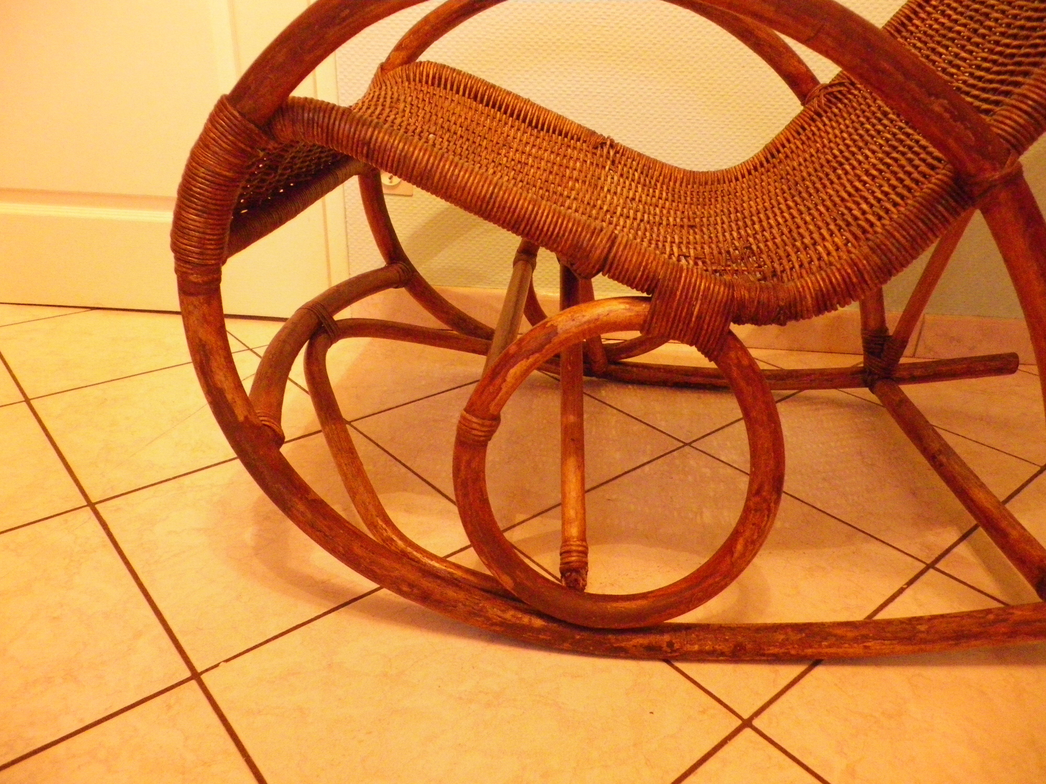 Rocking chair from the 70s in rattan and wicker