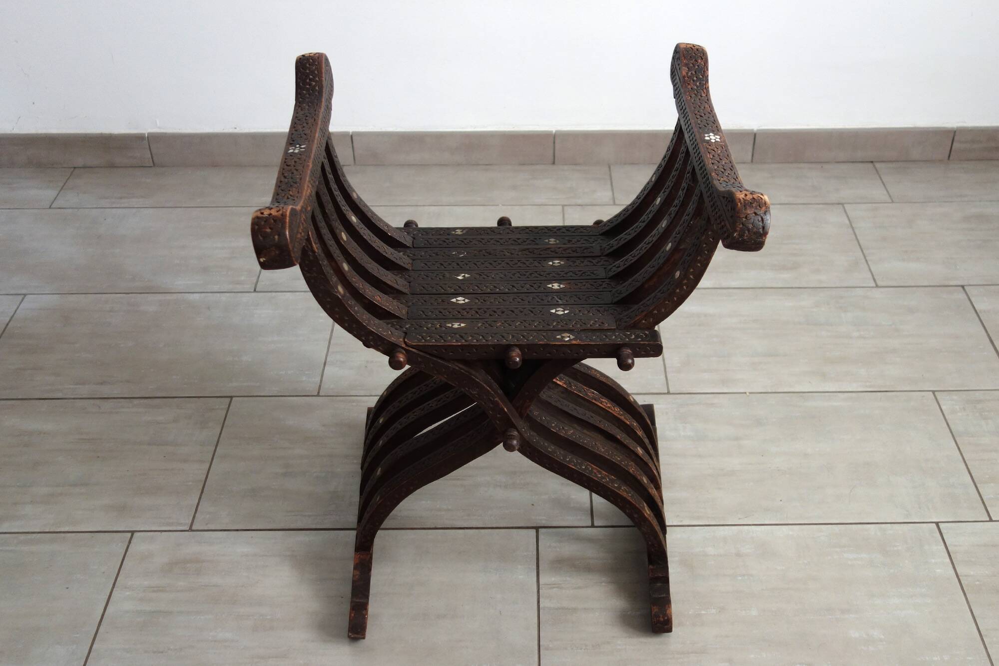 Syrian curule seat in walnut and mother-of-pearl, 19th century.