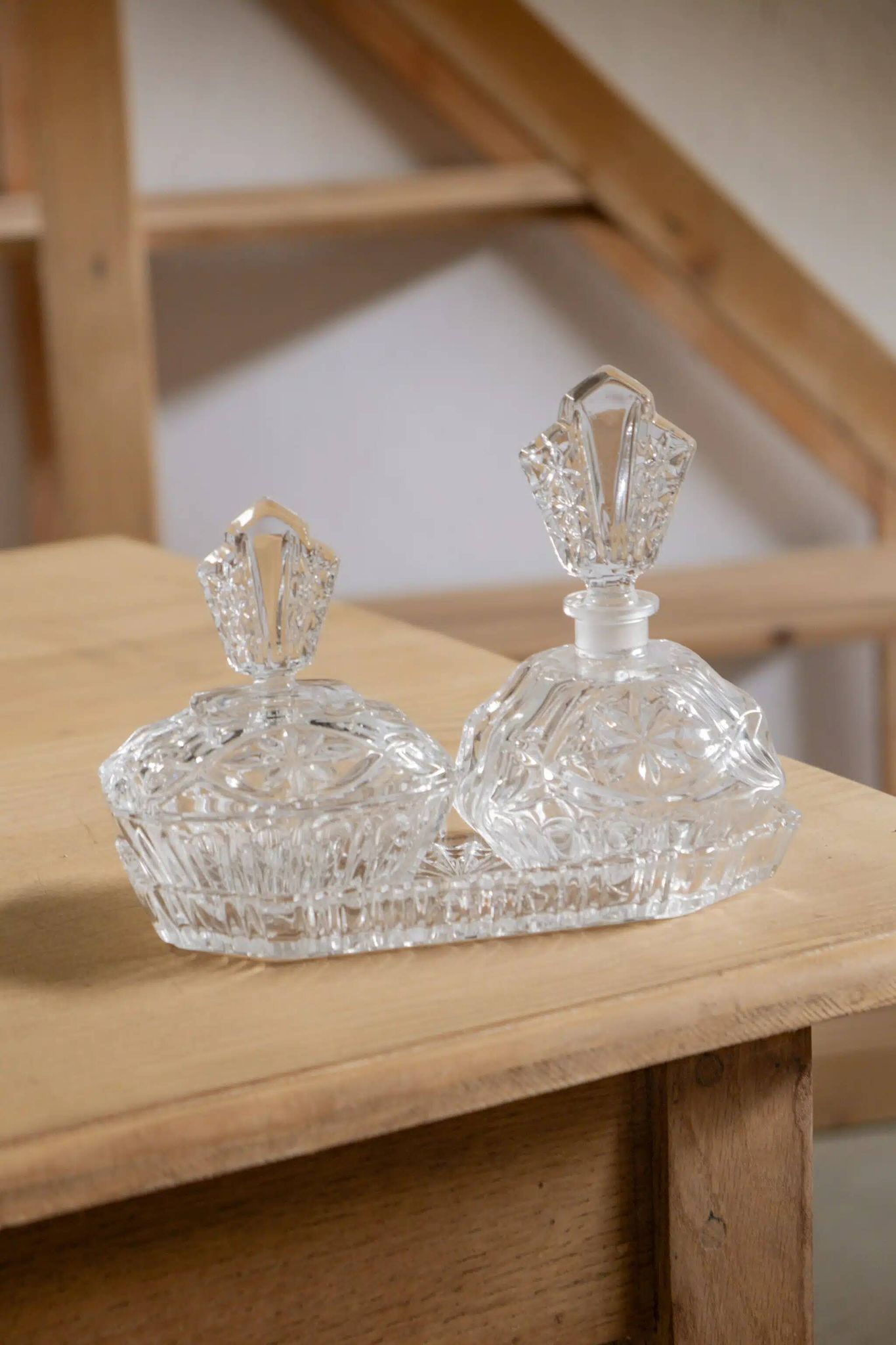 Set of two bottles with matching tray "Blanche"