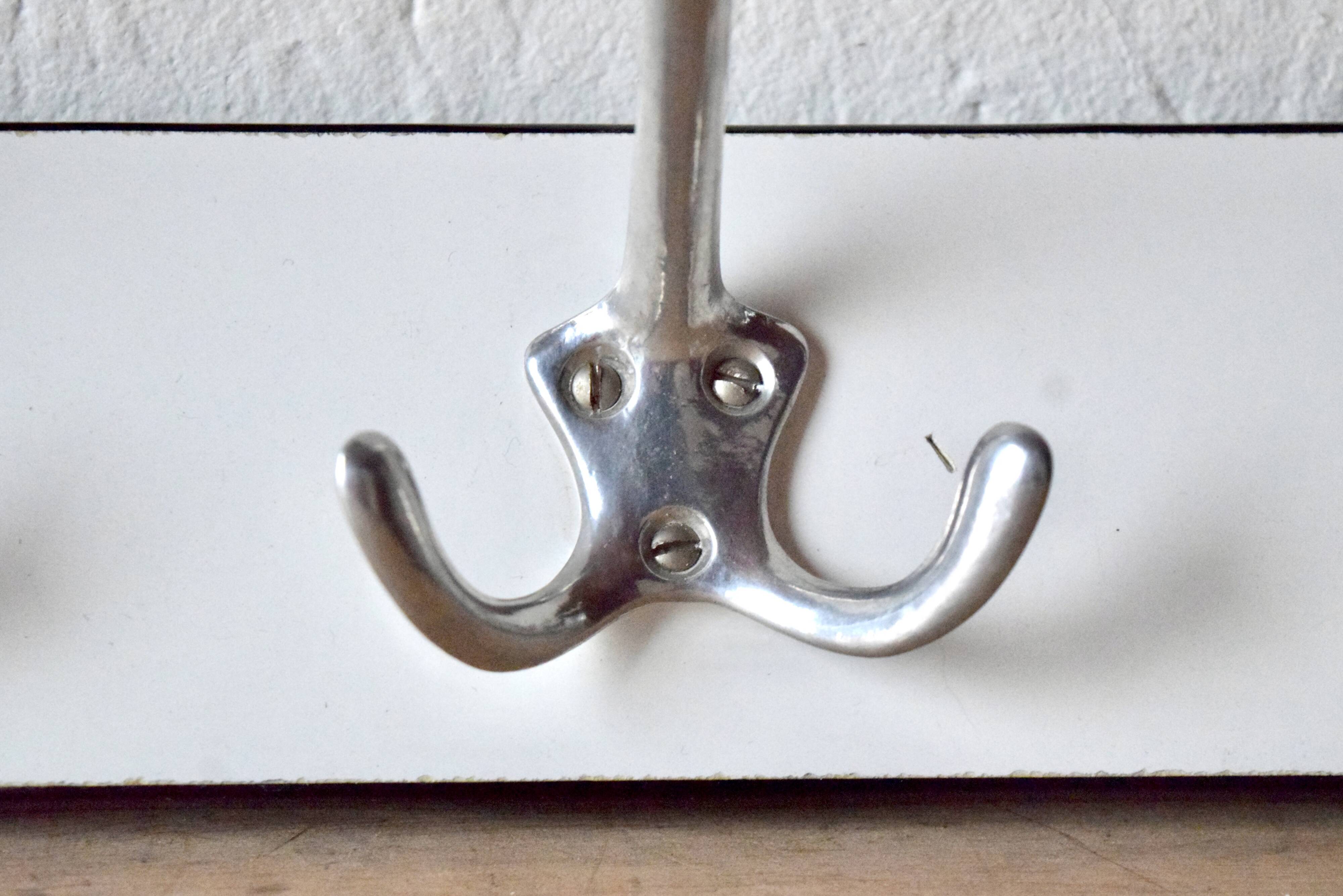 Vintage wall coat rack in white Formica - quadruple hook