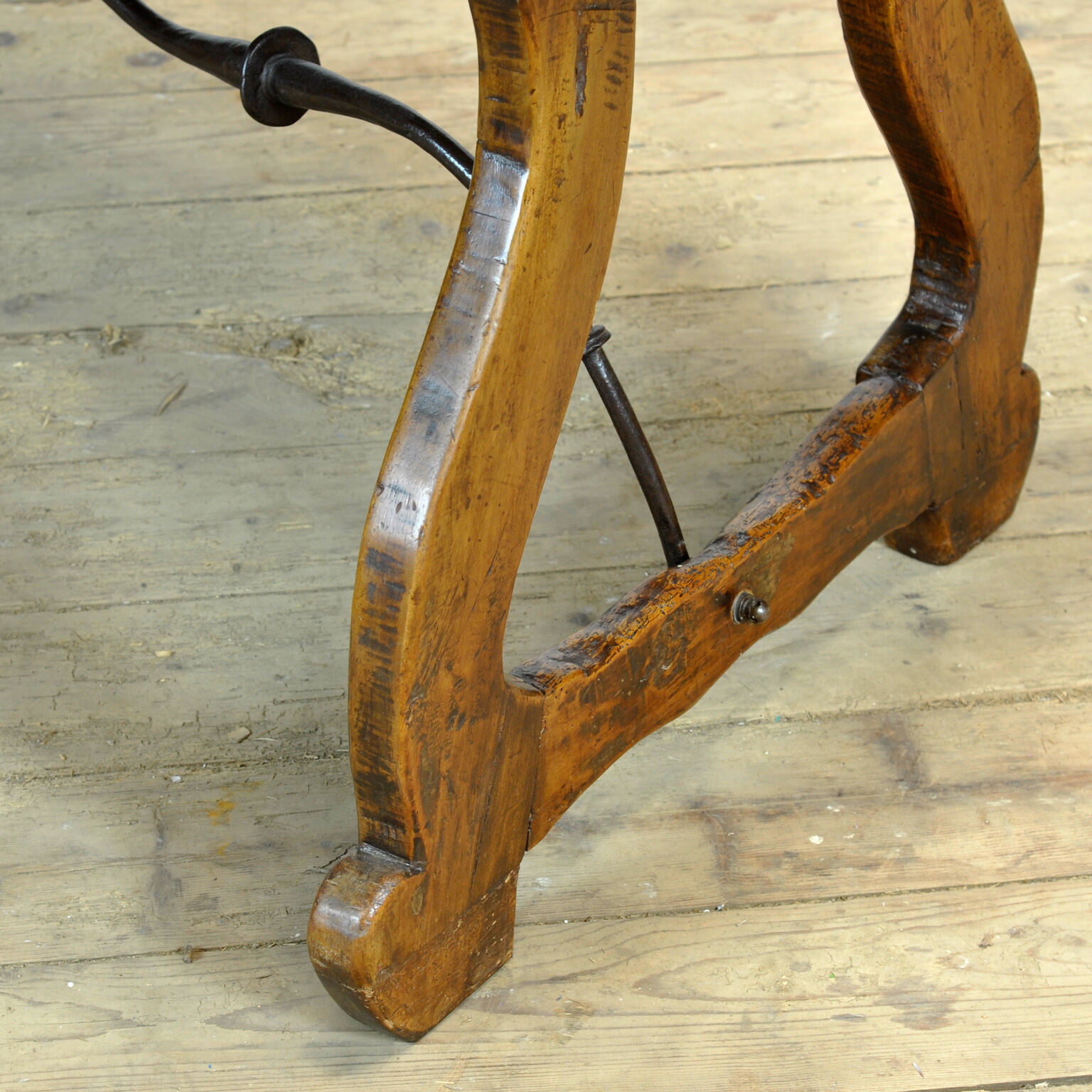 17th-century Spanish walnut table