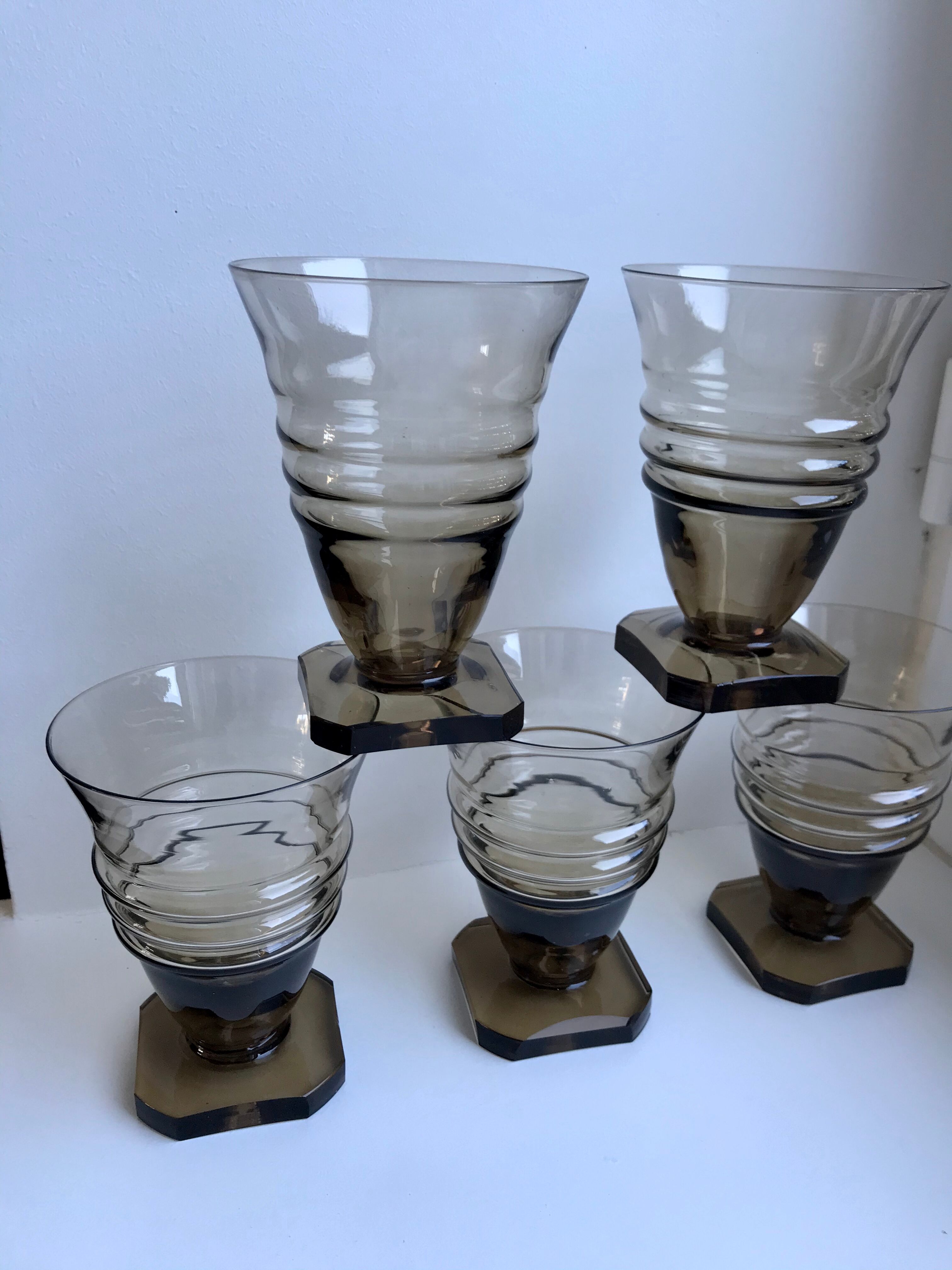 Set of 5 glasses in art deco smoked glass 30s
