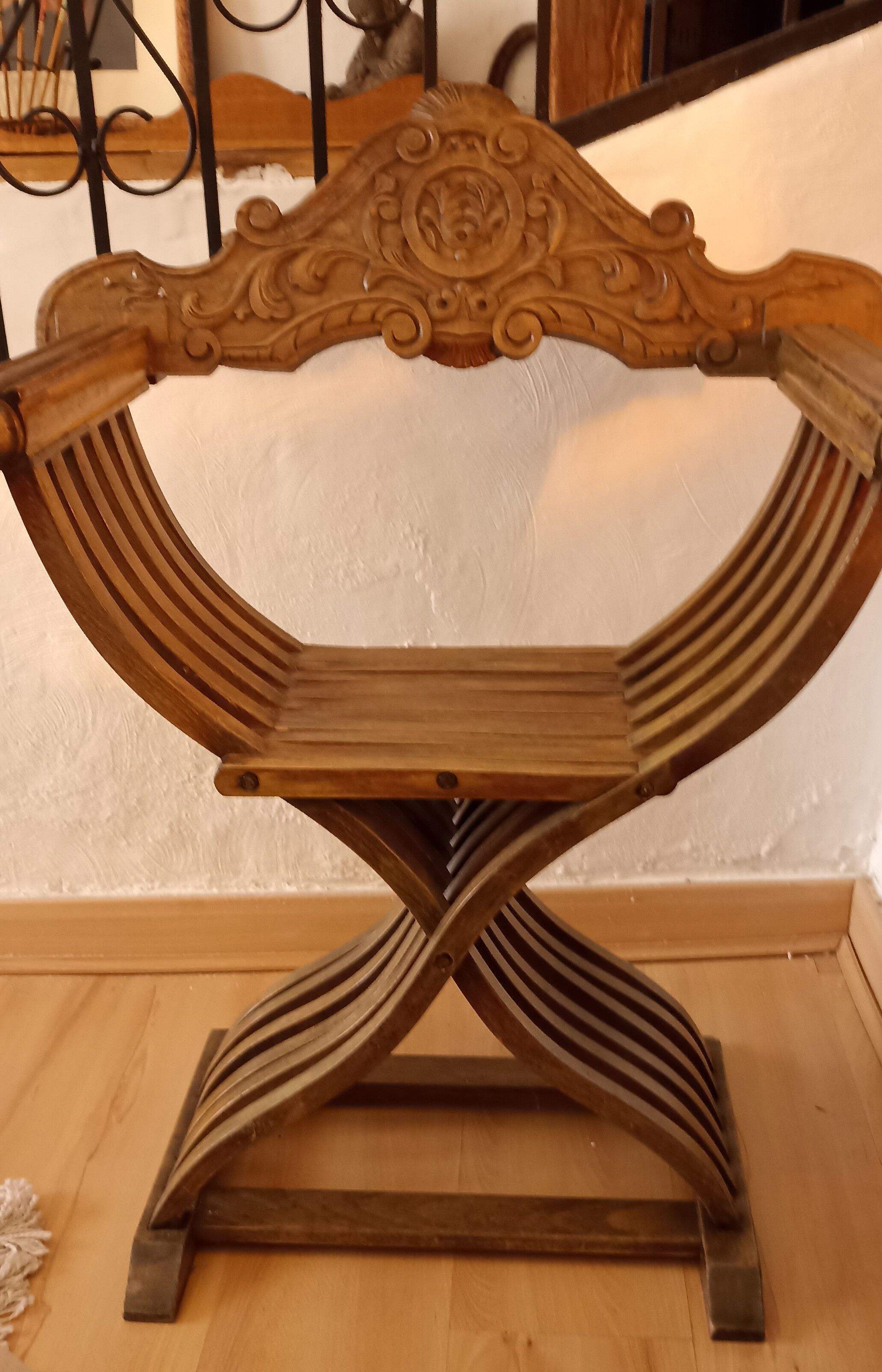 Savonarola folding chair, Dante chair, medieval chair