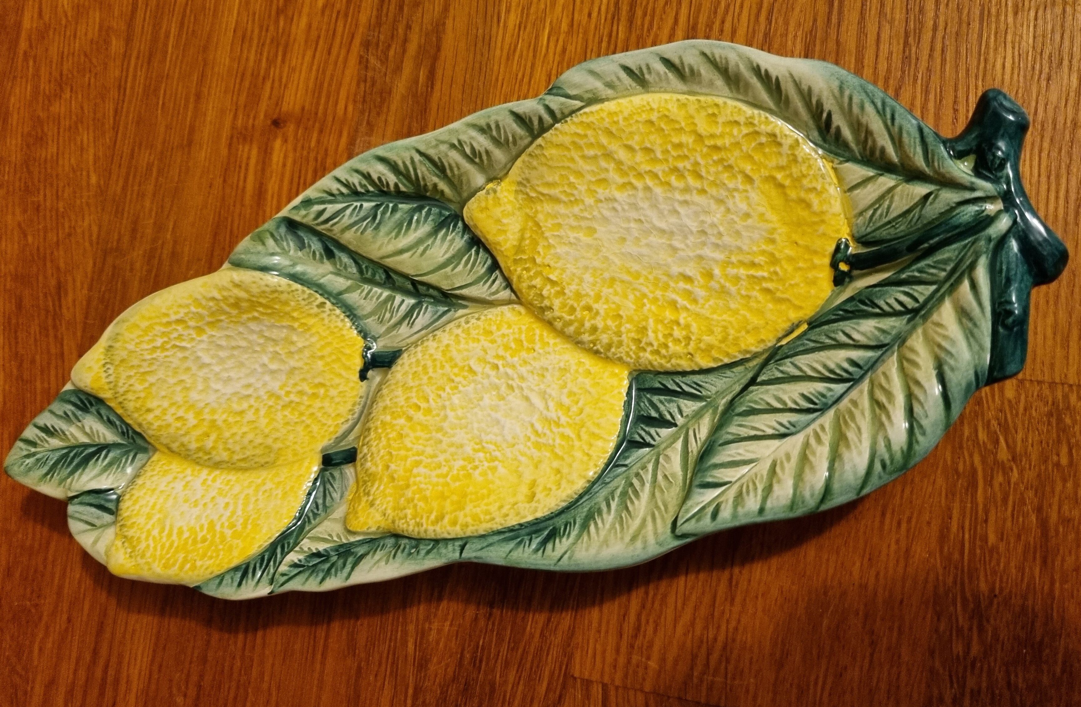 Ravier cup in italian slip pattern lemons