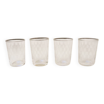 4 anciens verres à digestif en verre gravé