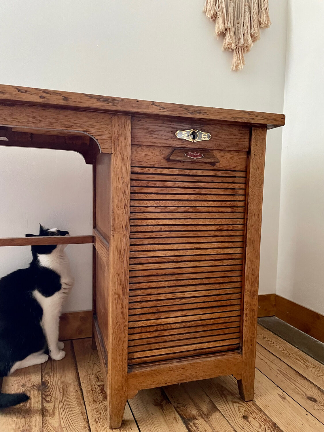 Children's desk