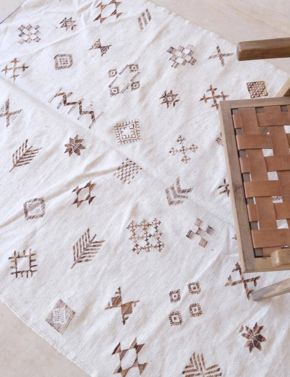 White Kilim Rug with Berber Pattern - 243 x 146 cm