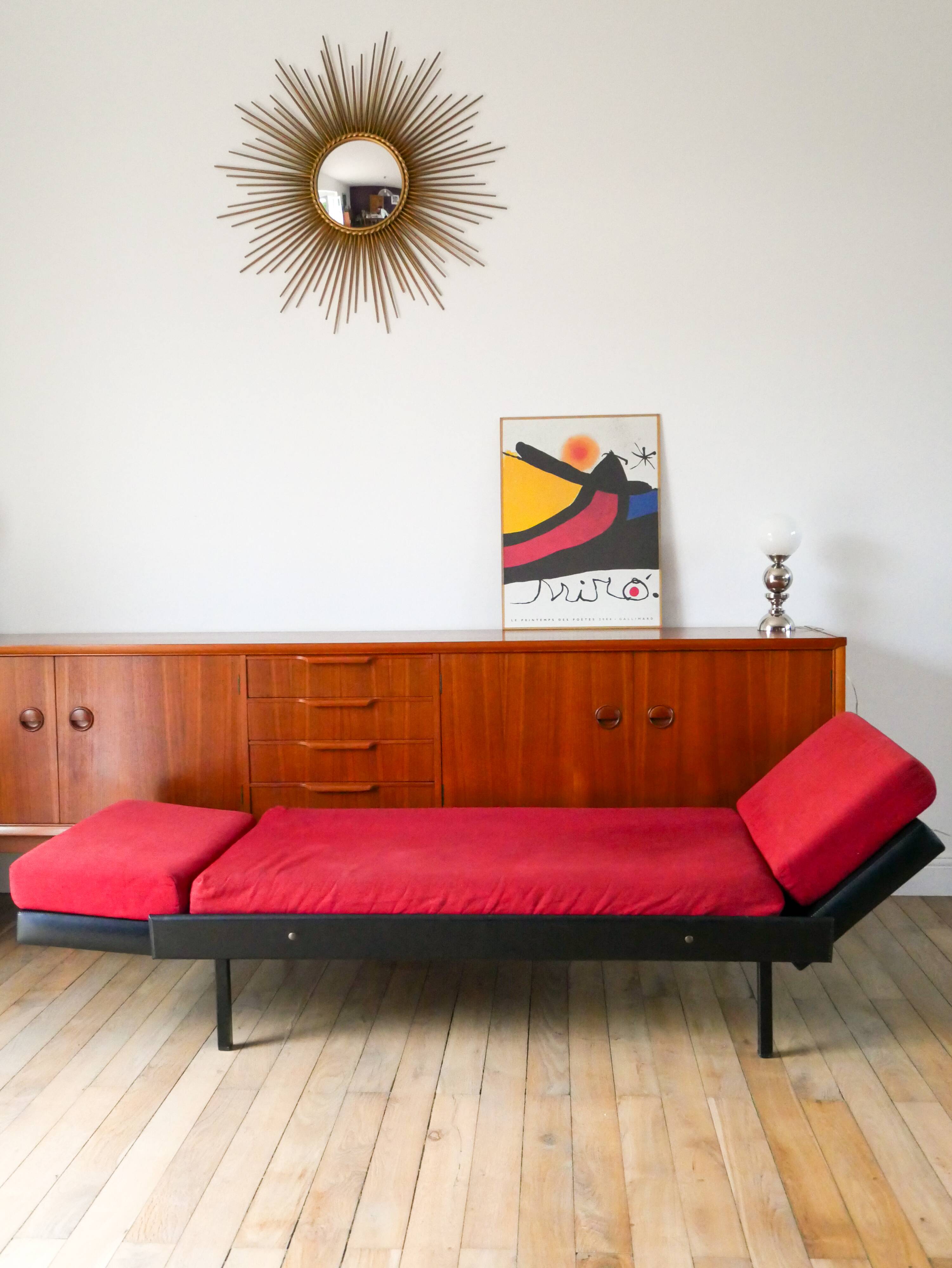 Day Bed sofa in skai, mottled red fabrics and black metal 1950