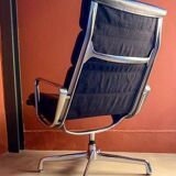 EA 216 armchair Herman Miller old edition