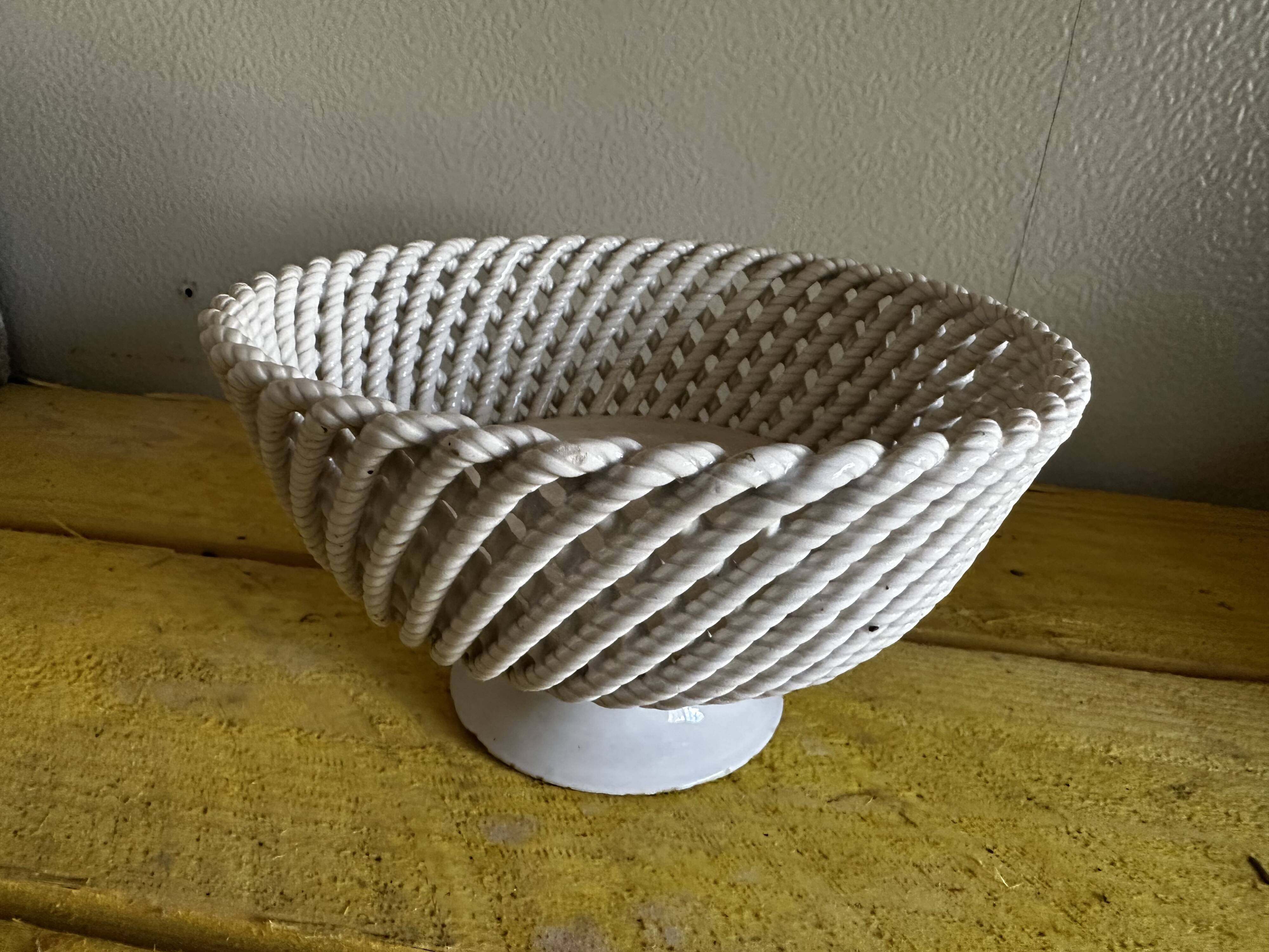 Mid-century woven ceramic basket / empty pocket, diameter 19 cm