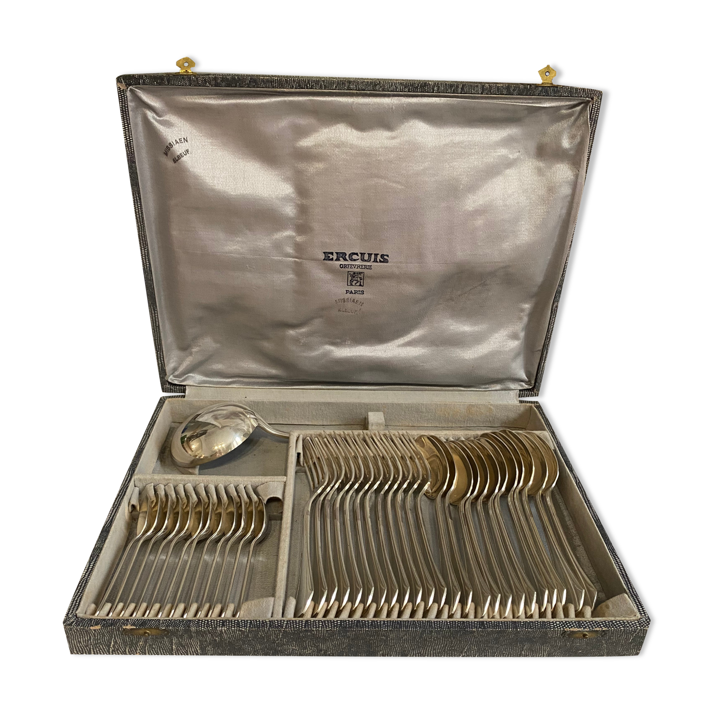 Silver metal household ercuis