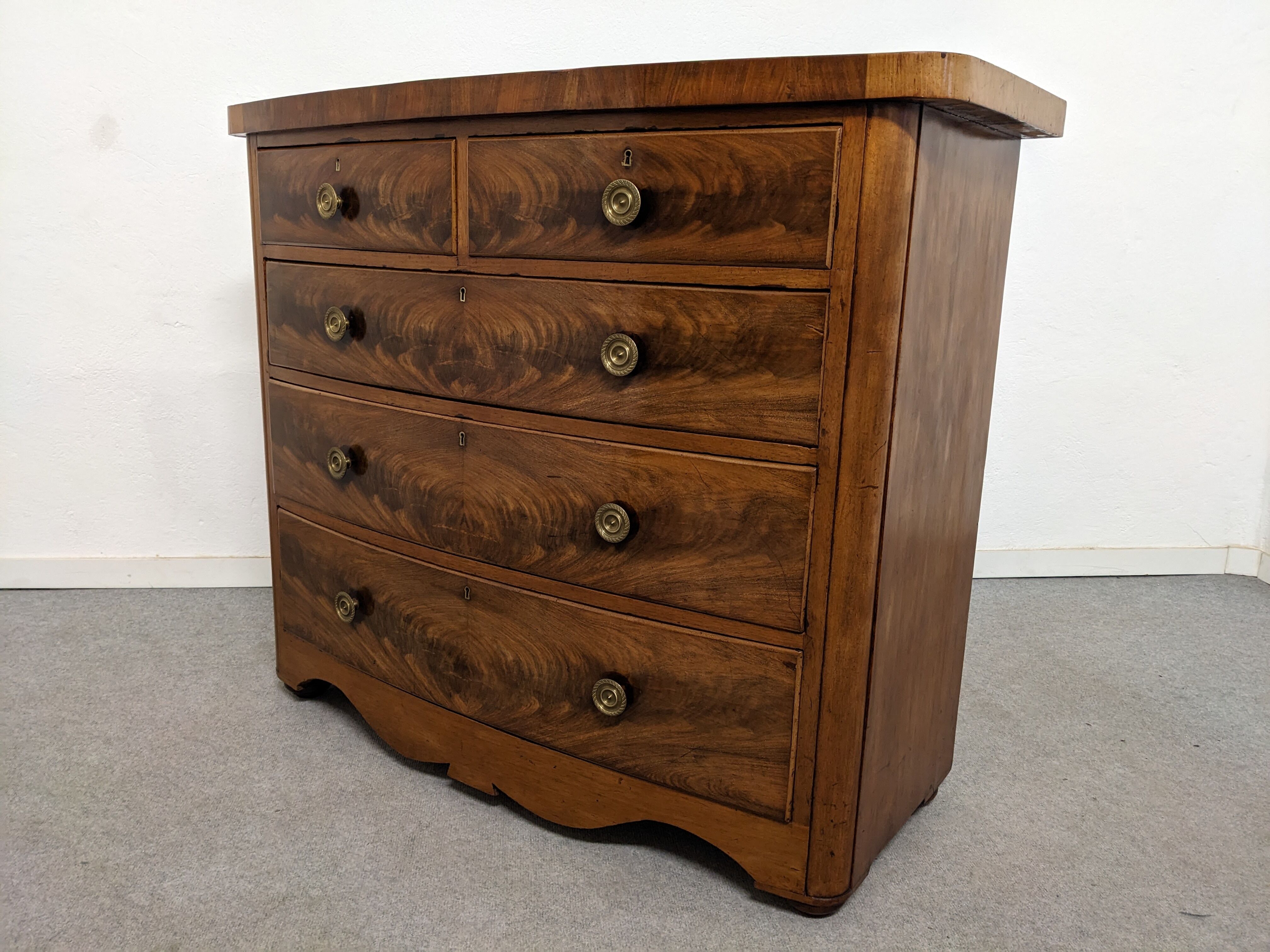 English mahogany chest of drawers circa 1900