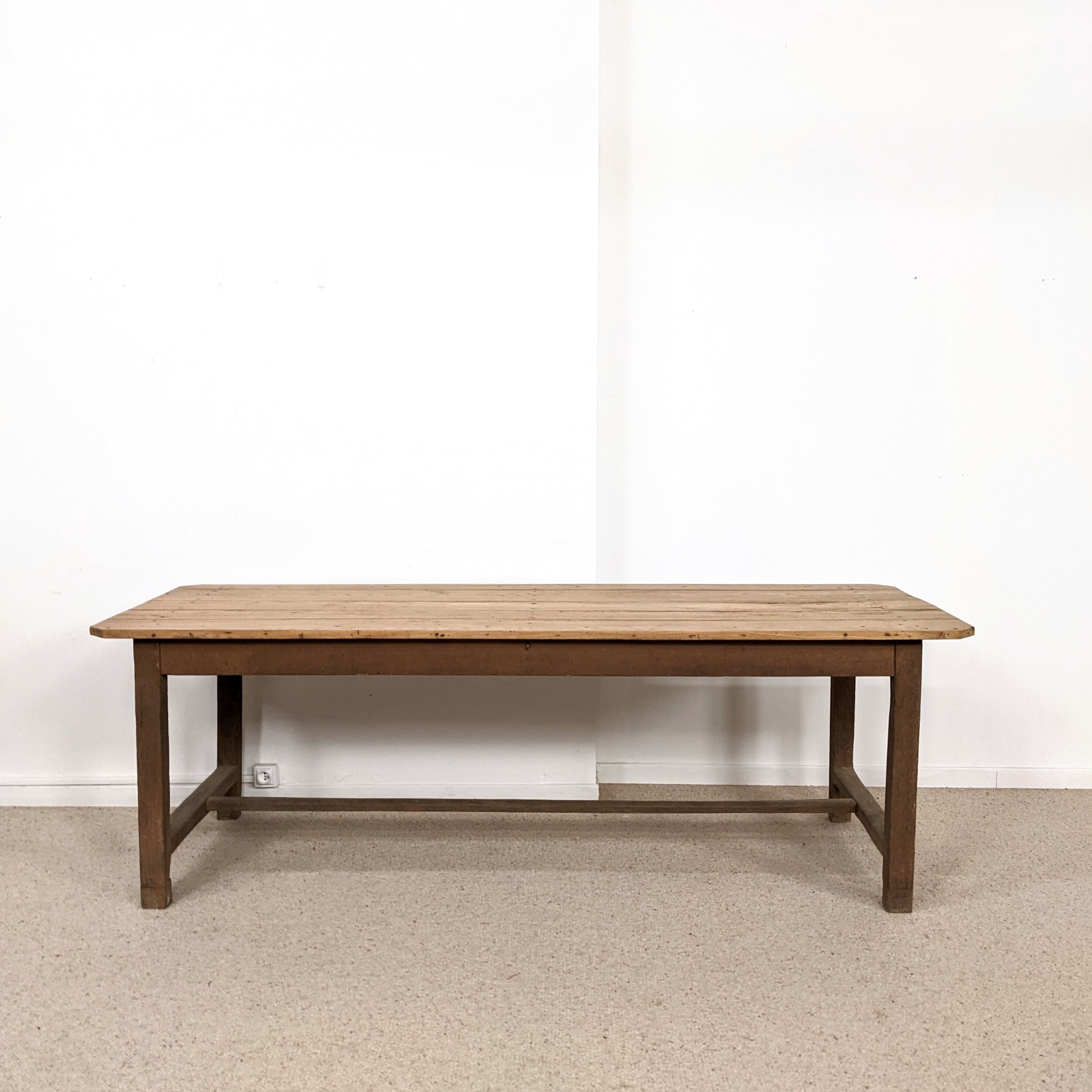Farm table