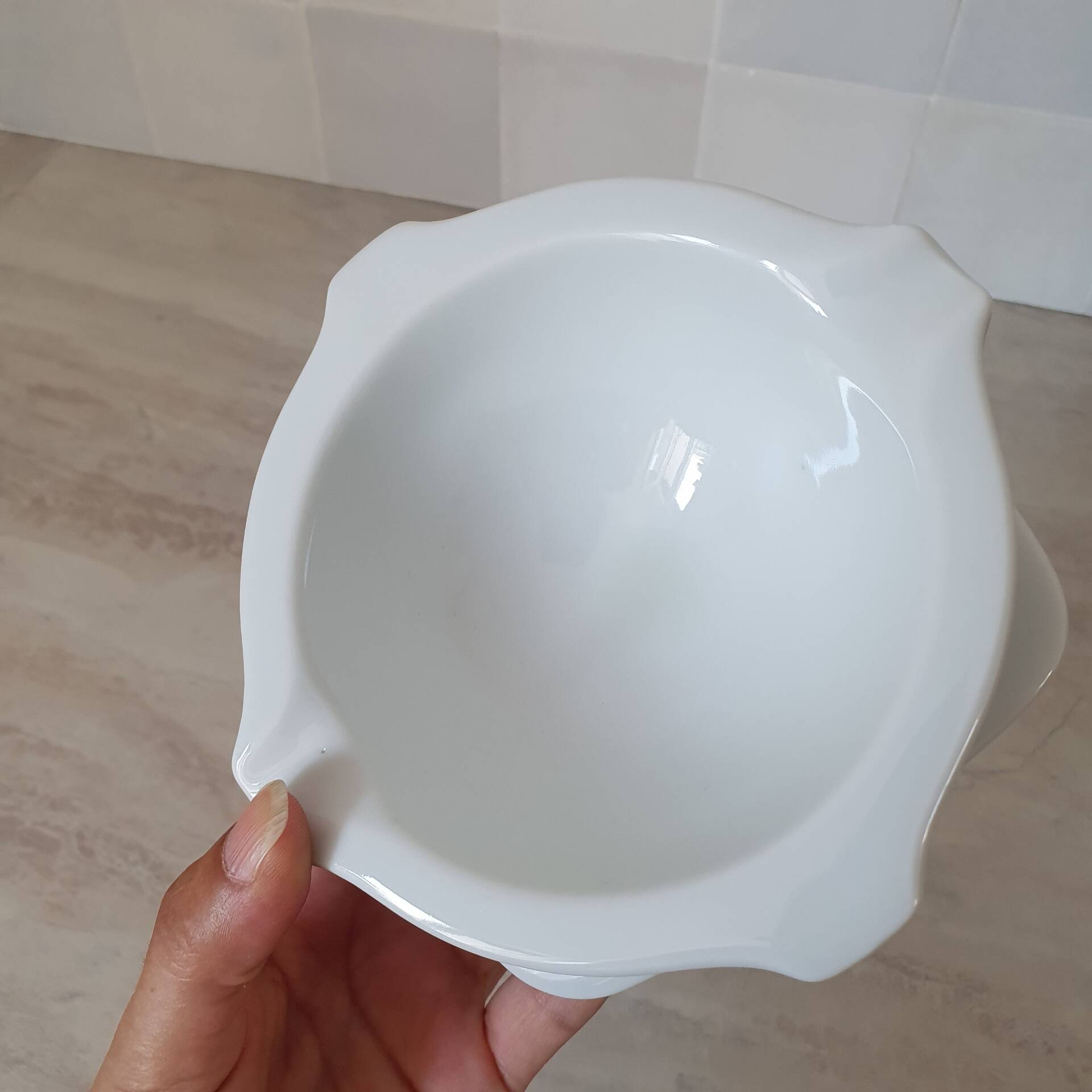 Ceramic ashtray with bird design