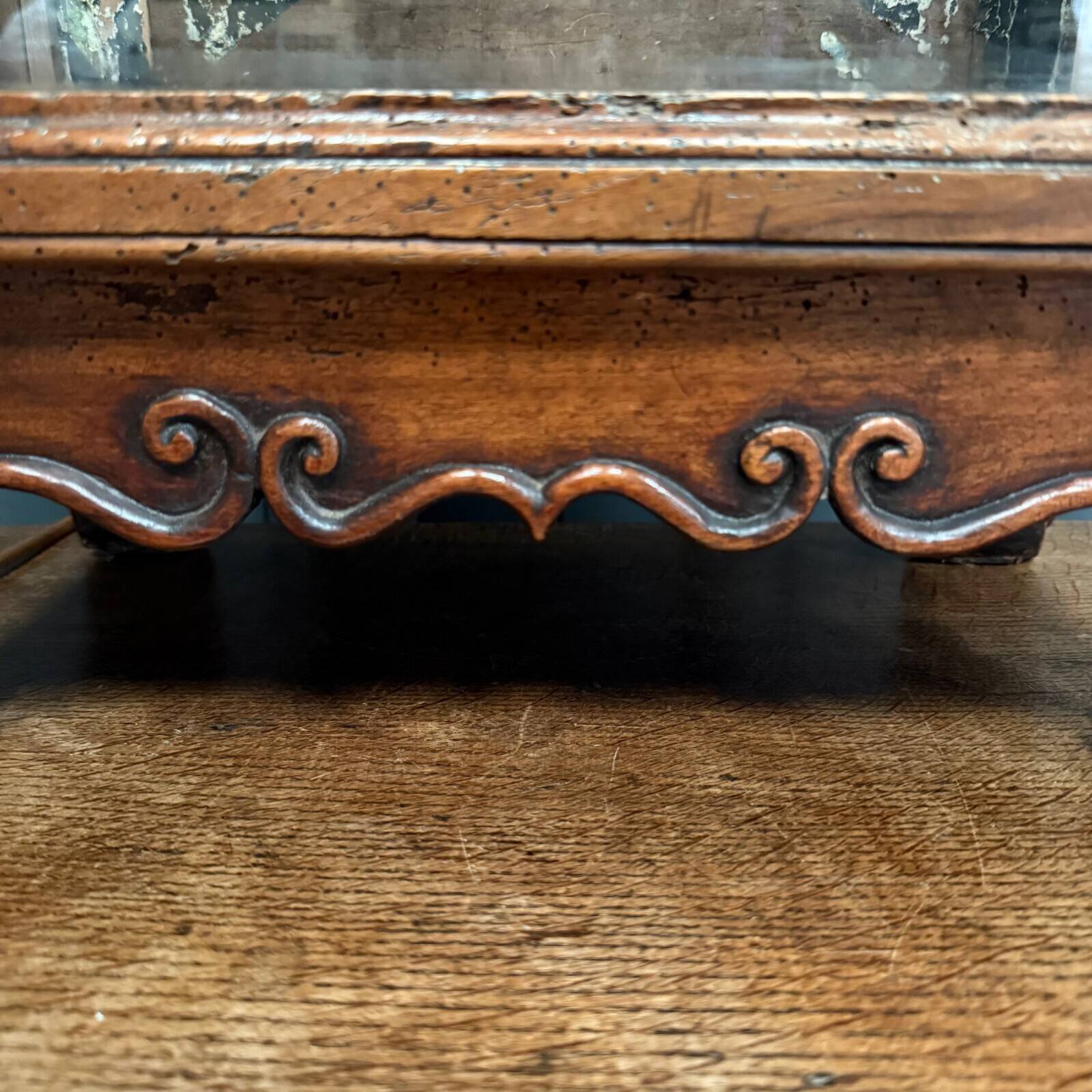 Small Louis XV mahogany display case with periwinkle legs