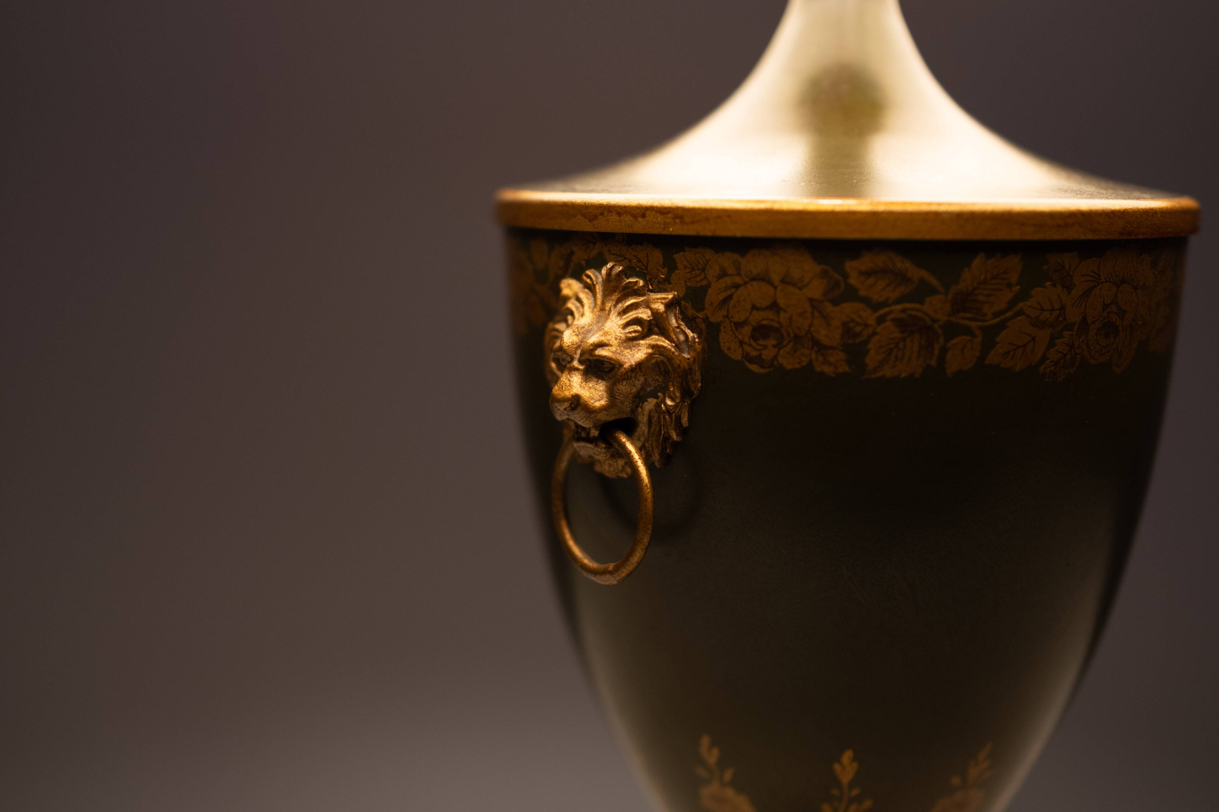 Beautiful metal green-painted tôle table lamp 1960s france