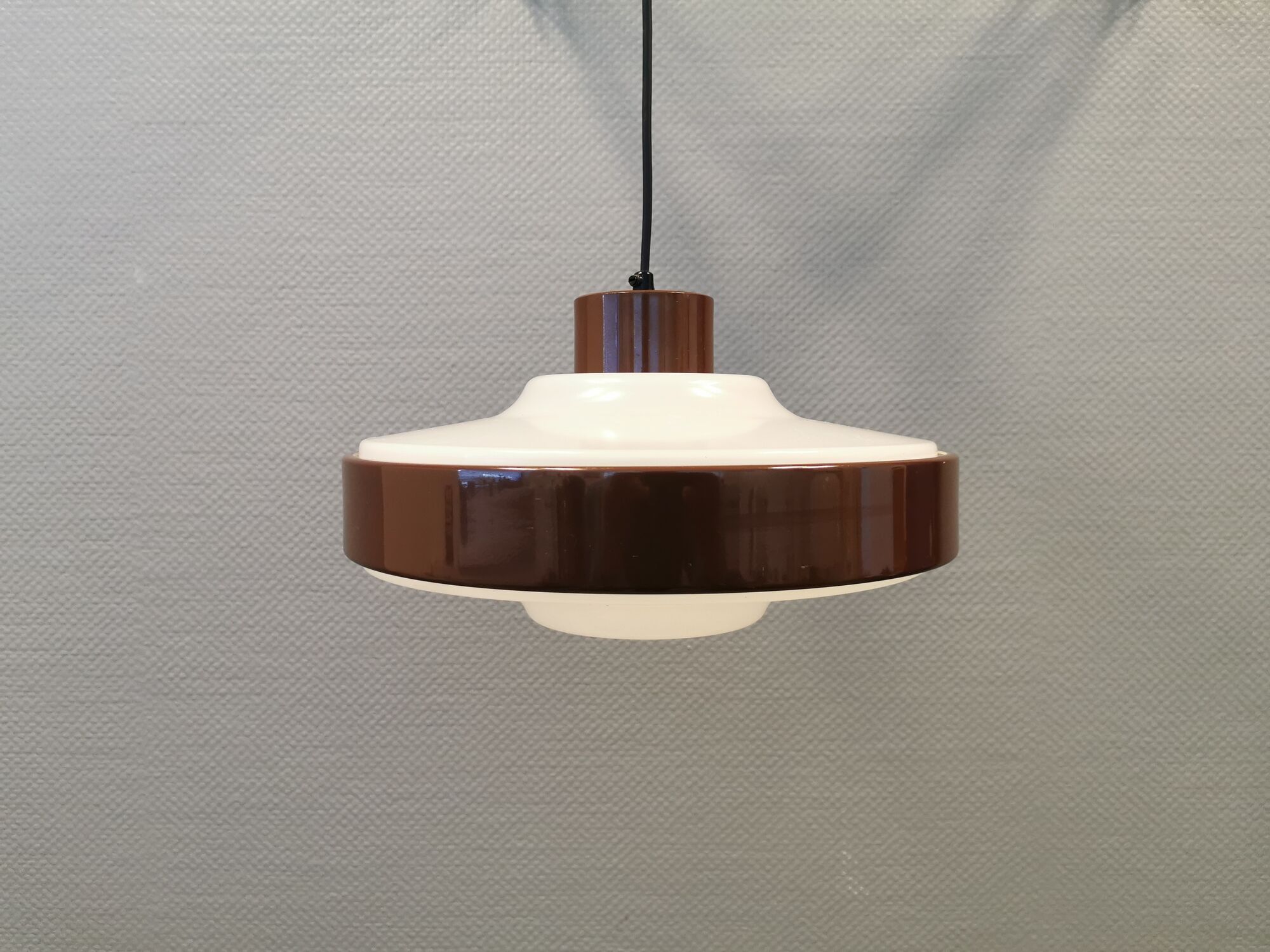 Danish space age hanging lamp, from the 80s, made of lacquered aluminum and acrylic plastic