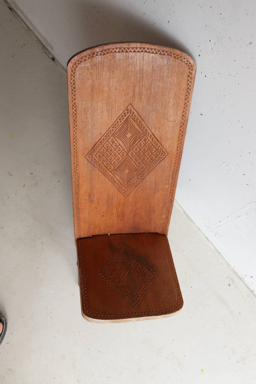 Child's folding chair carved – traditional wooden craftsmanship