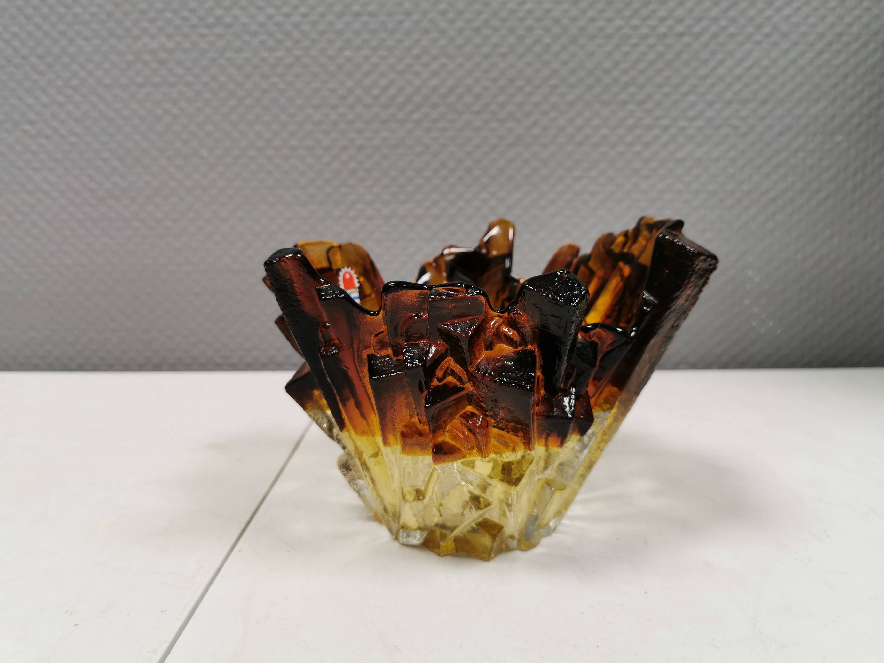 Glass bowl designed by Pertti Santalahti for Humppila Glas Finland 1960-170s.