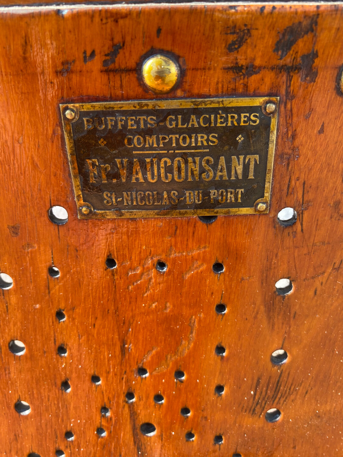 Vaucant bistro bench