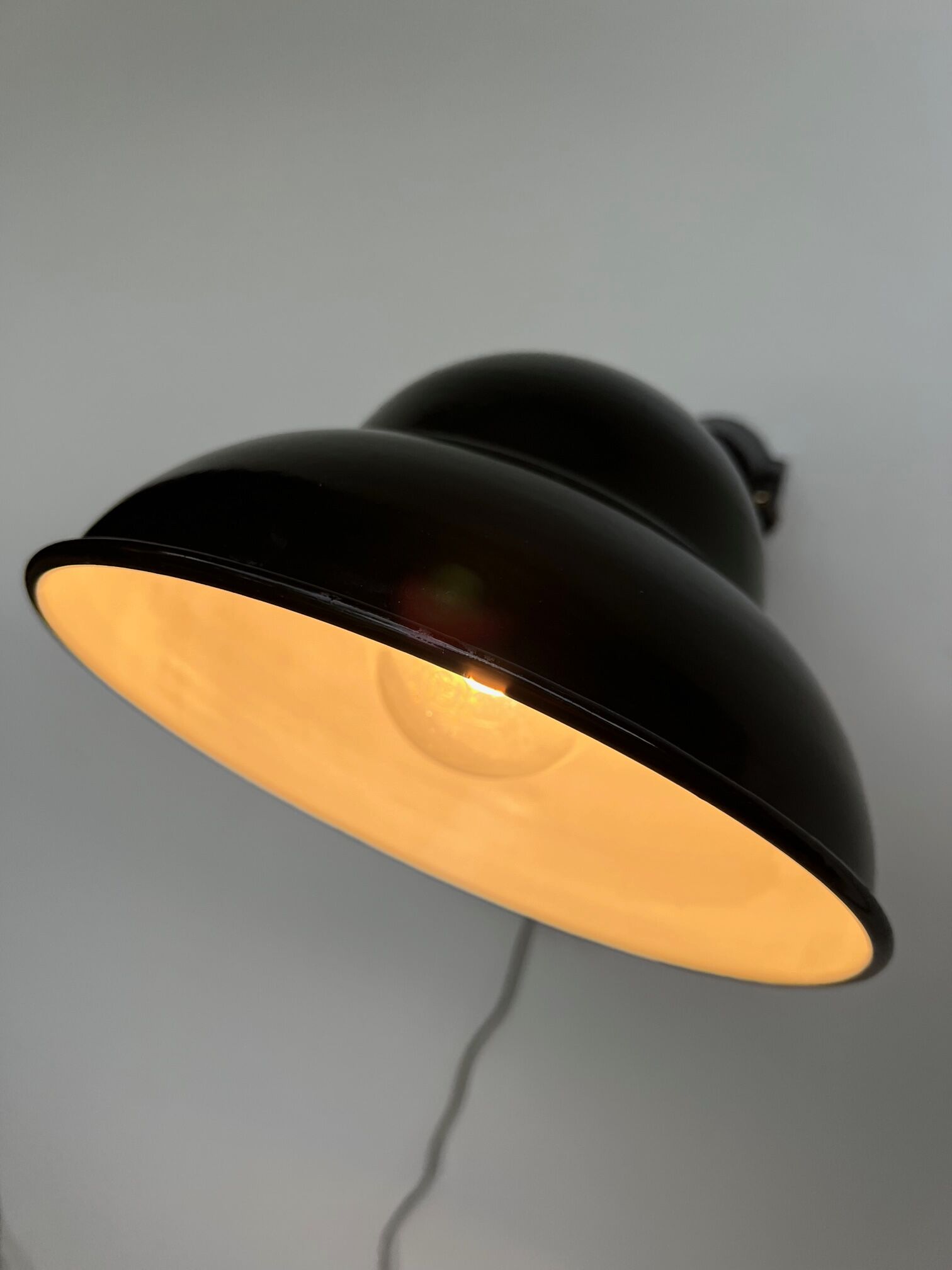 BLACK ENAMELLED TOLE WALL LAMP 1940 LEGRAND Ø 25 CM