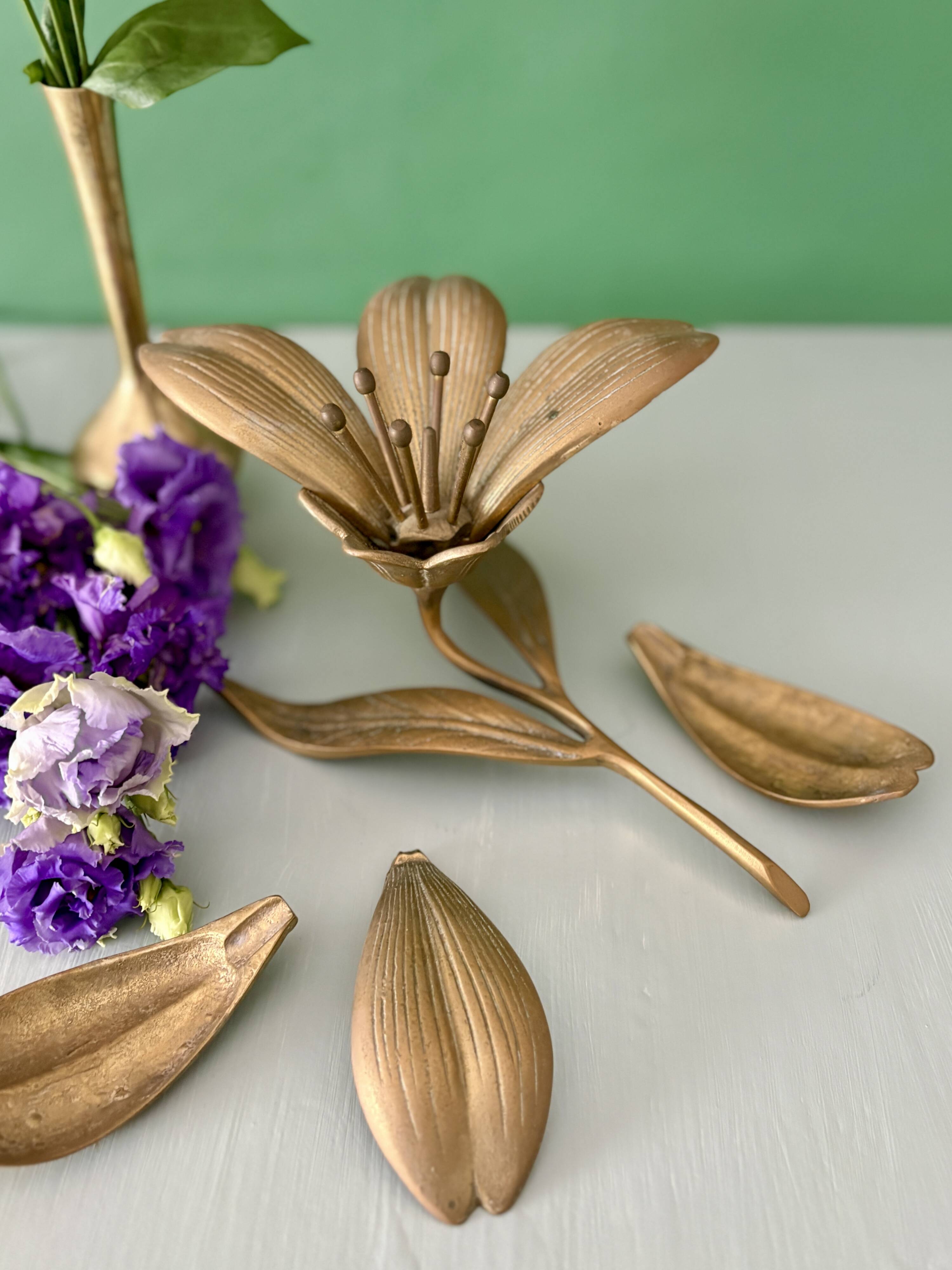 Cendrier vintage en laiton en forme de fleur