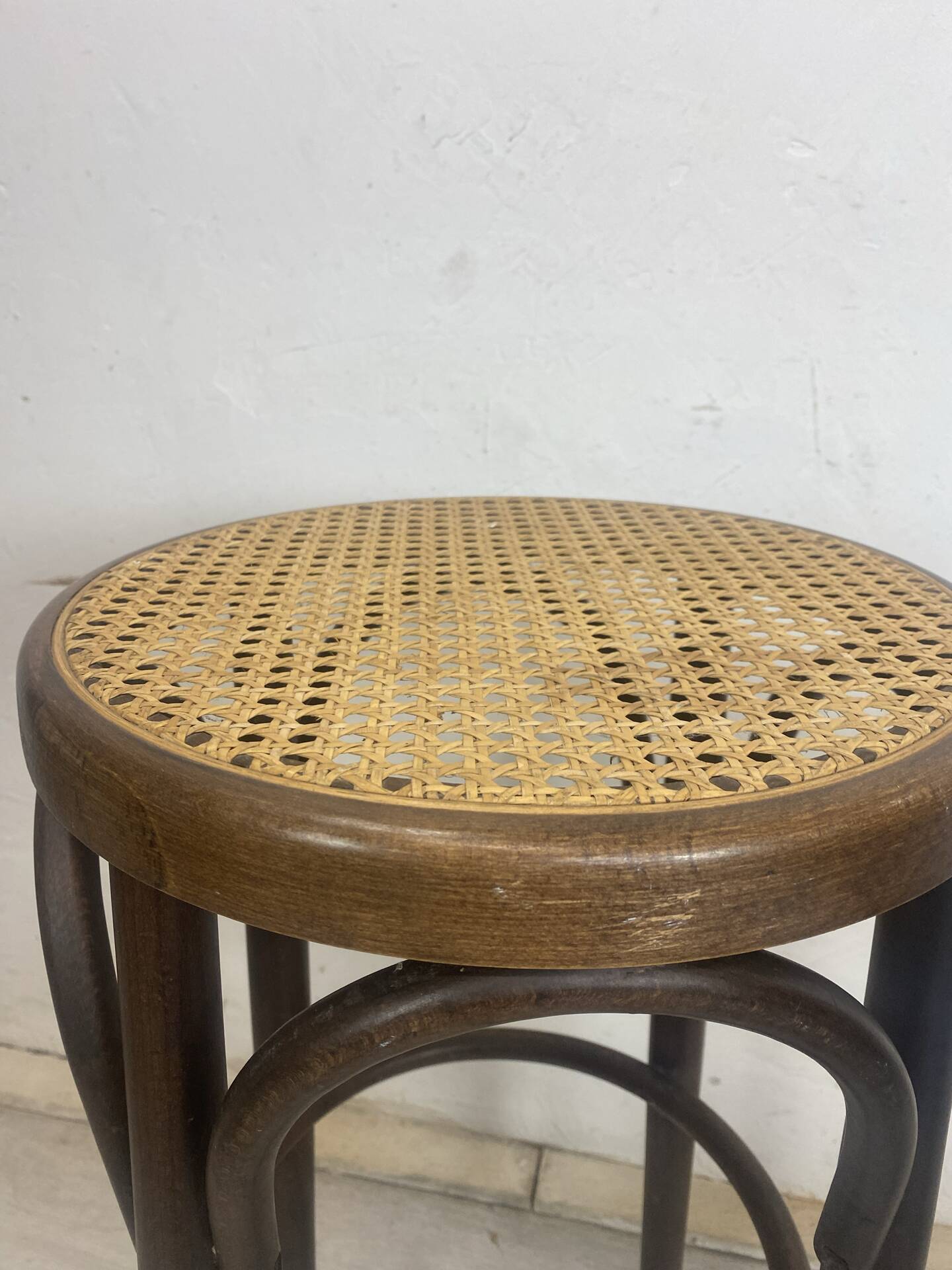 Bar stool