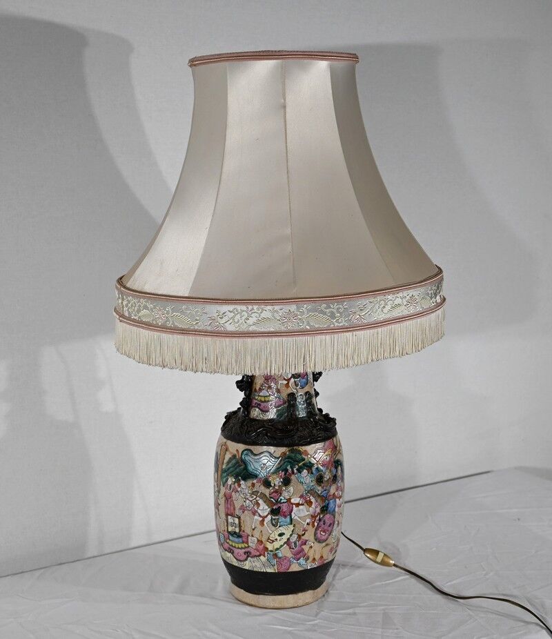 Porcelain lamp from Nanjing, China – Late nineteenth century