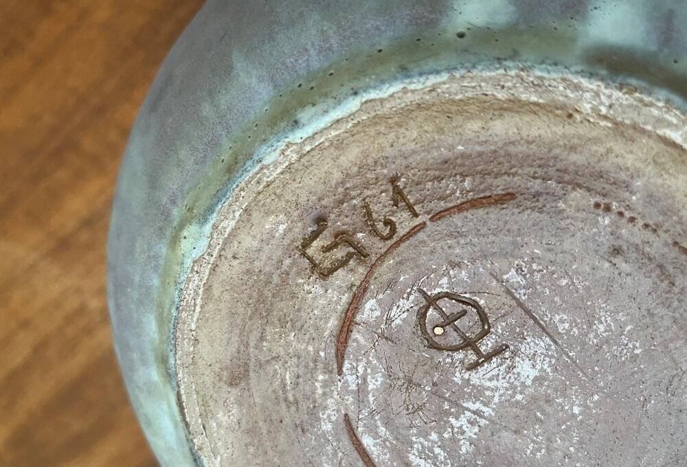 Minimalist vase from a German workshop from the mid-century by Lu and Gerd Grove, 1961.