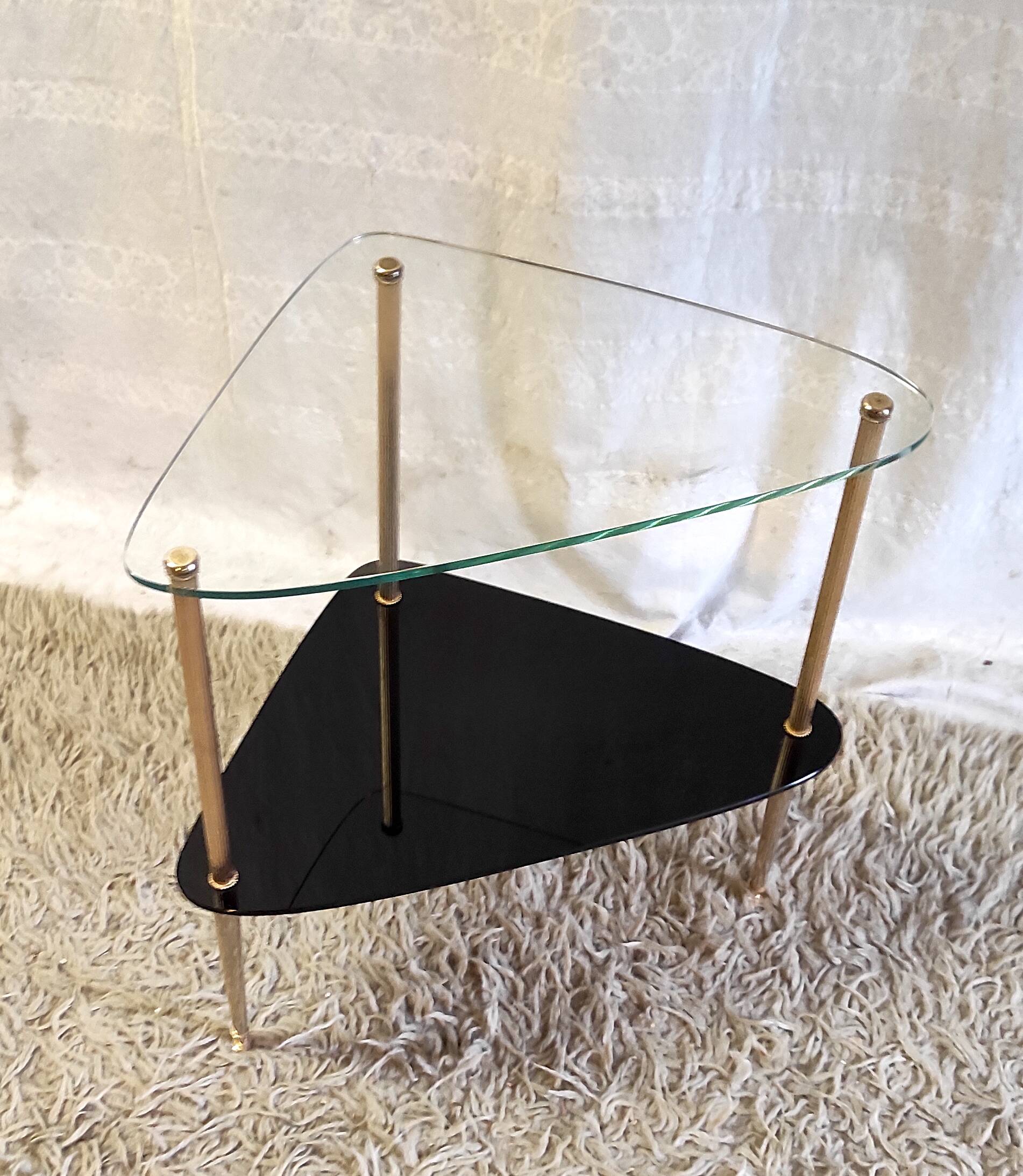 Table d'appoint tripode en laiton doré et verre - années 50/60