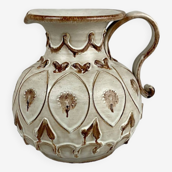 Large pitcher carafe