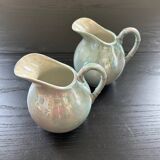 Paire de pichets bleu irisé