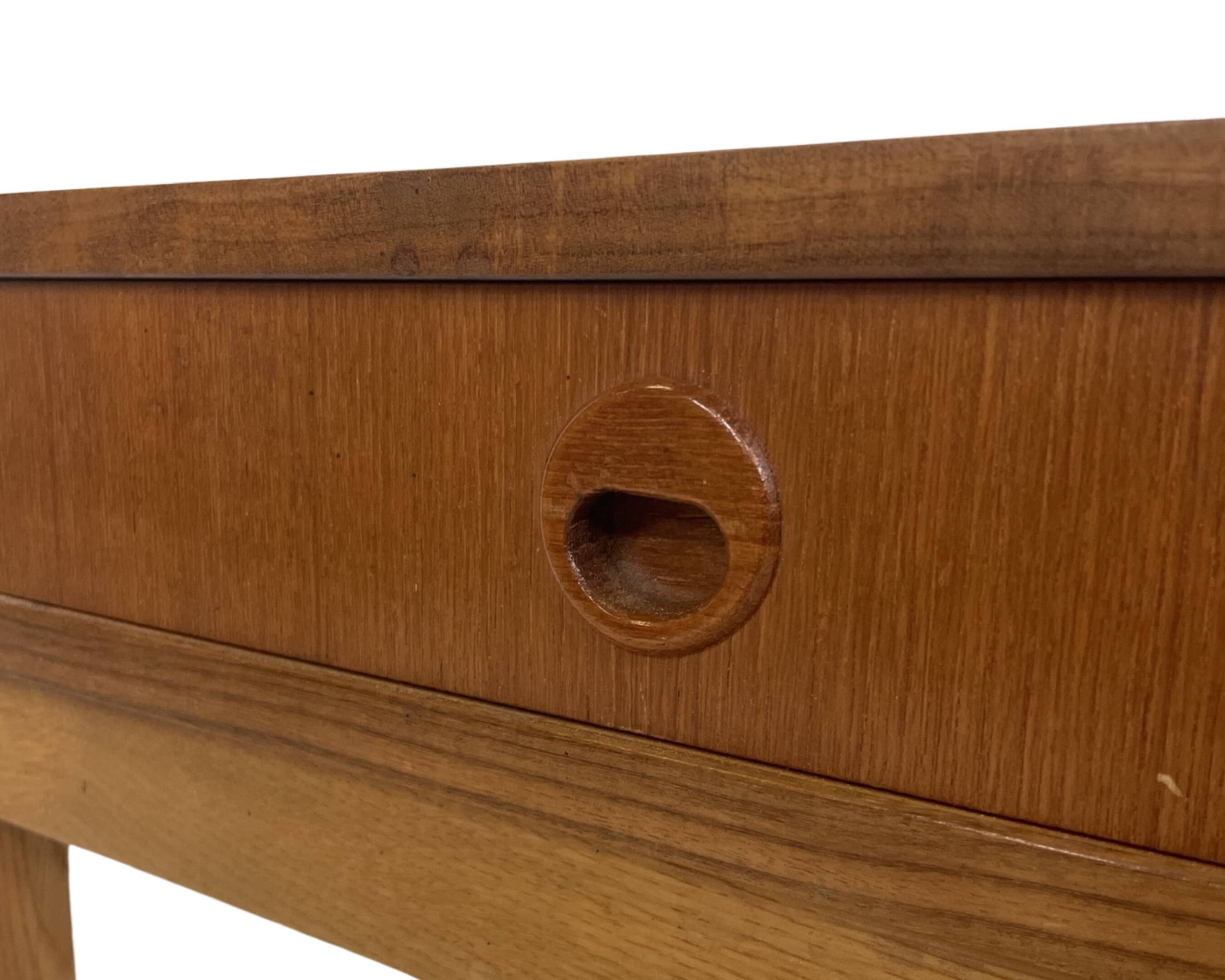Meuble bas vintage danois modèle 1960, placage de teck