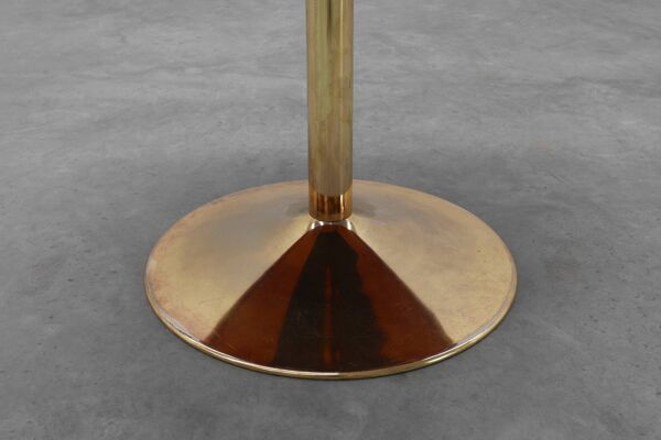 Table basse ronde à plateau bleu et pied tulipe, France vers 1960