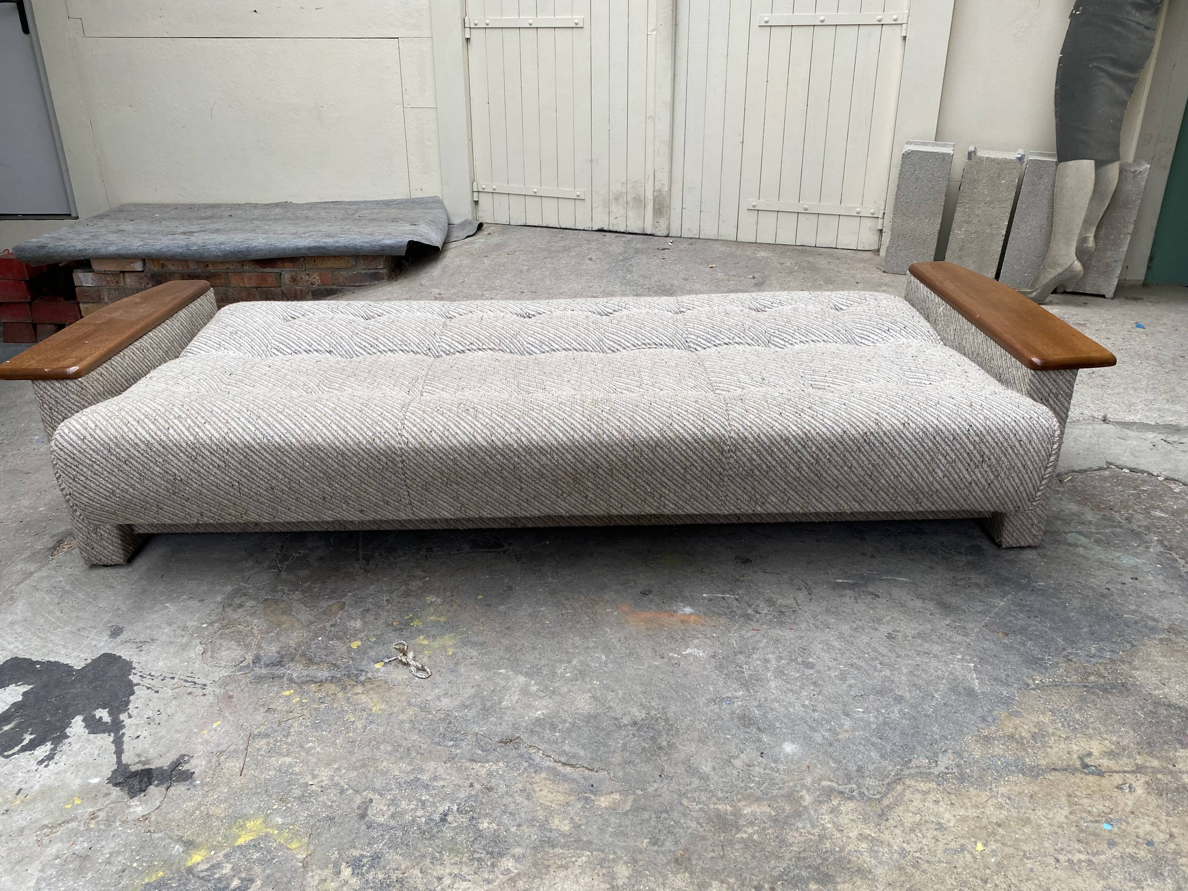 Scandinavian daybed sofa