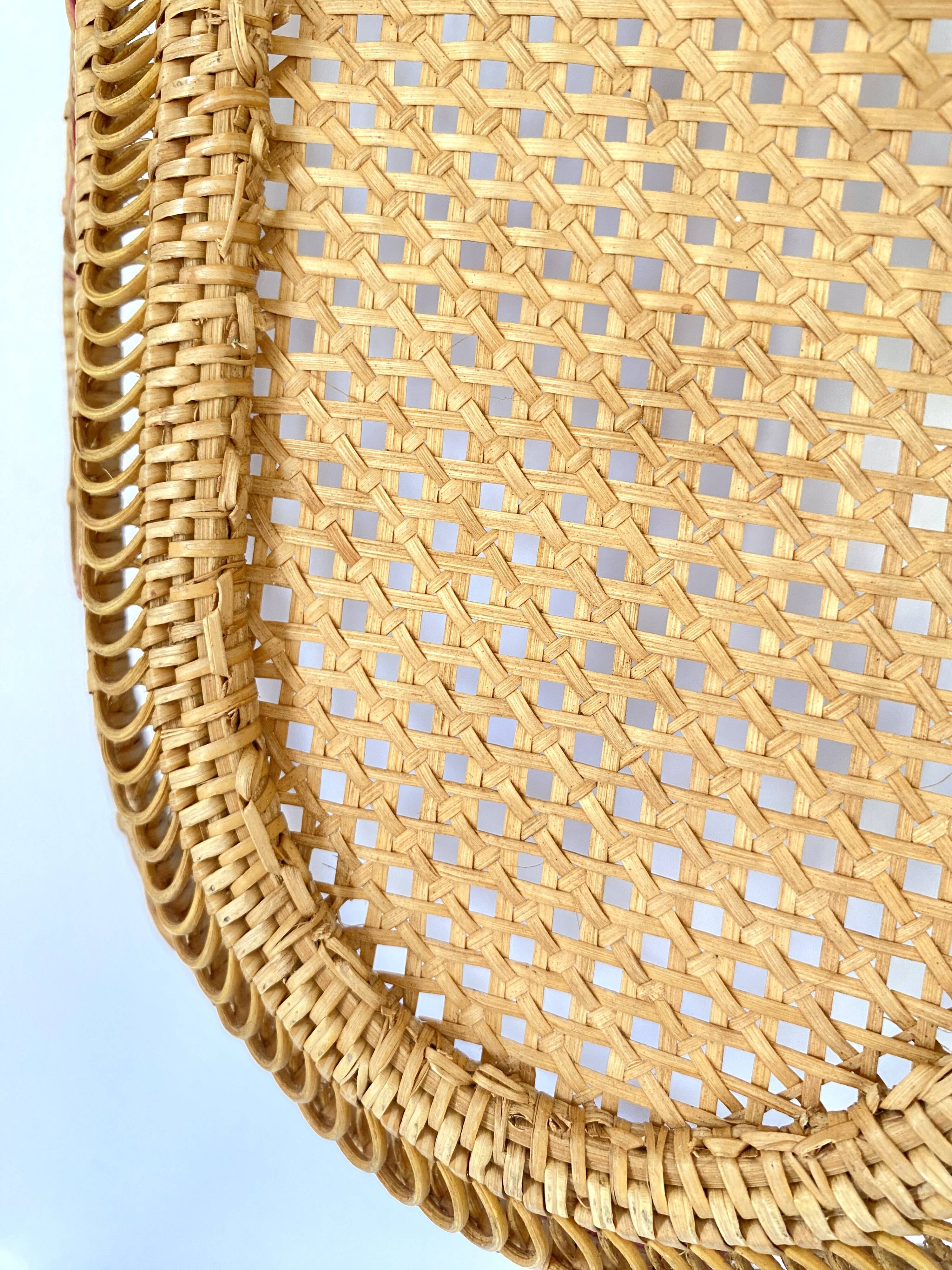 Basket of woven straws, 1900s