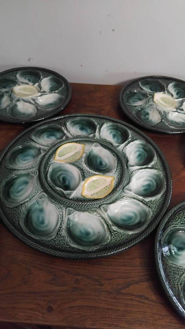 6 assiettes à huîtres et plat Saint Clément