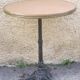 Table vintage de bistrot parisien