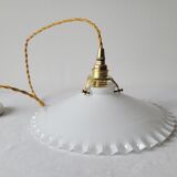 Serrated opaline suspension