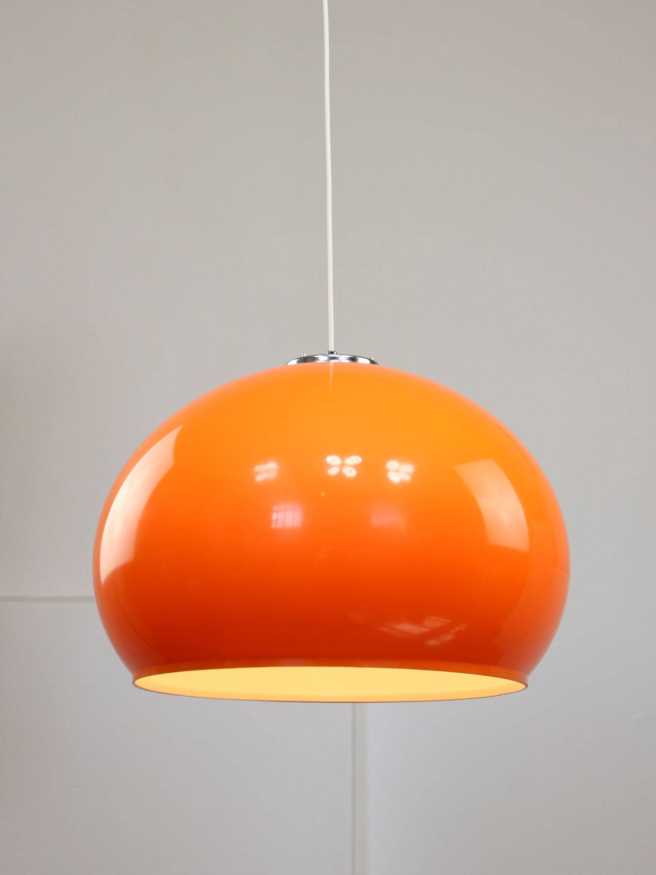 Suspension géante orange Space Age de Guzzini, années 70