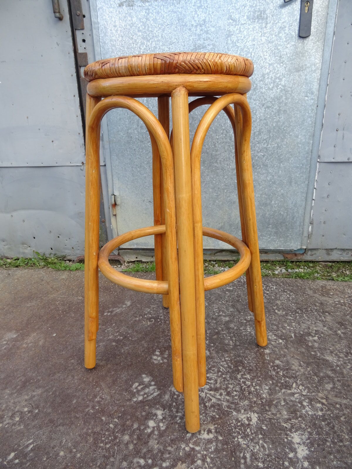 High bar stool in woven rattan