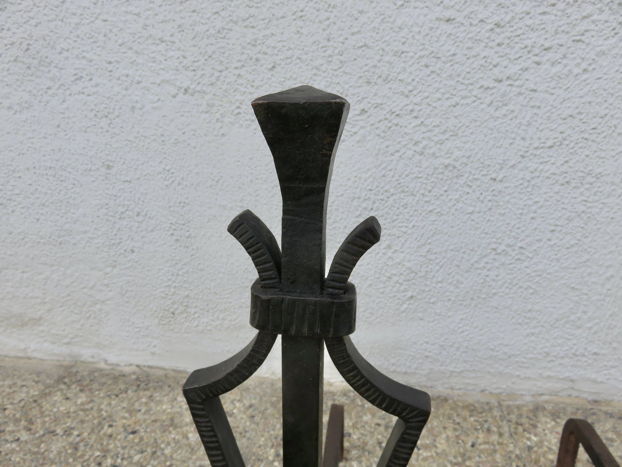 Wrought iron hammered gates in the style of Subes or Poillerat, 1950s.