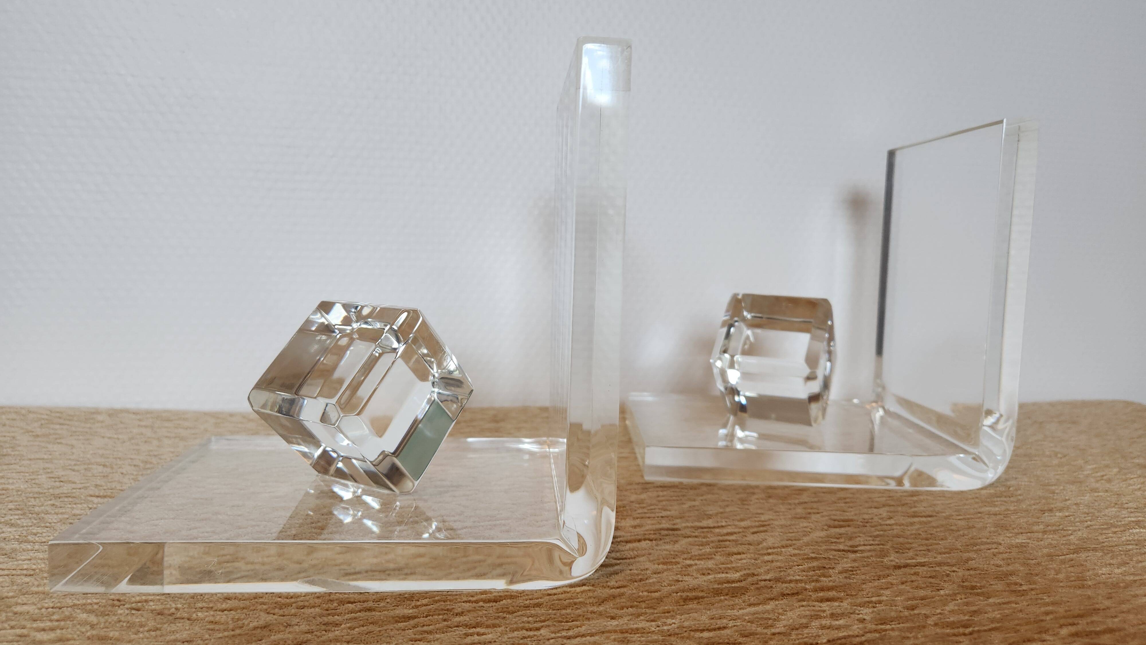 Pair of solid plexiglass bookends, faceted cubes, 1980s