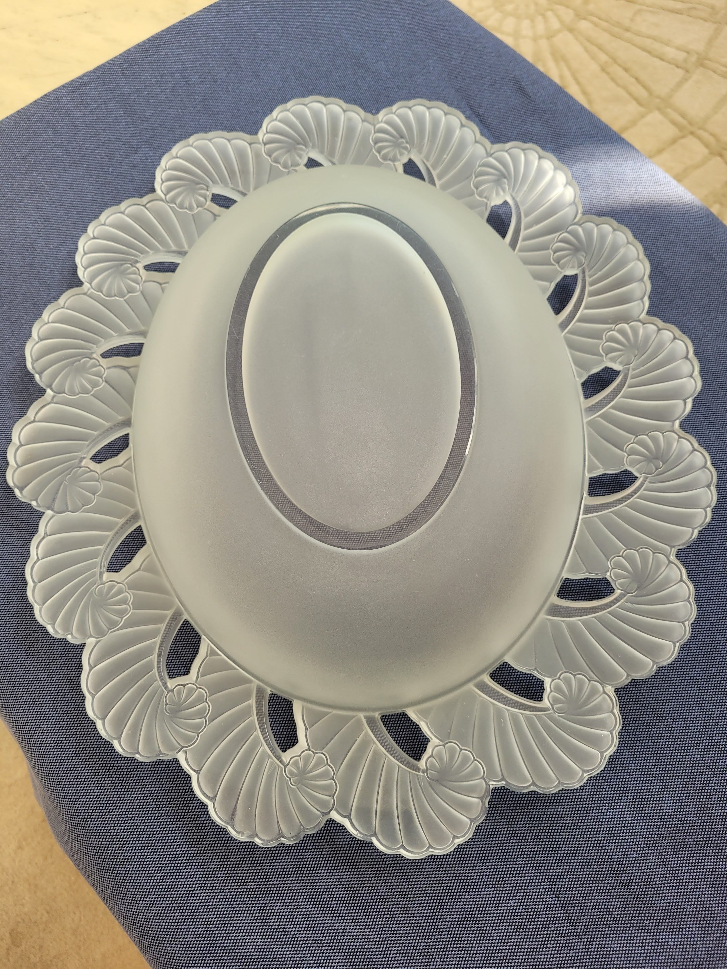 Important cut or mid-table signed Verlys, art deco