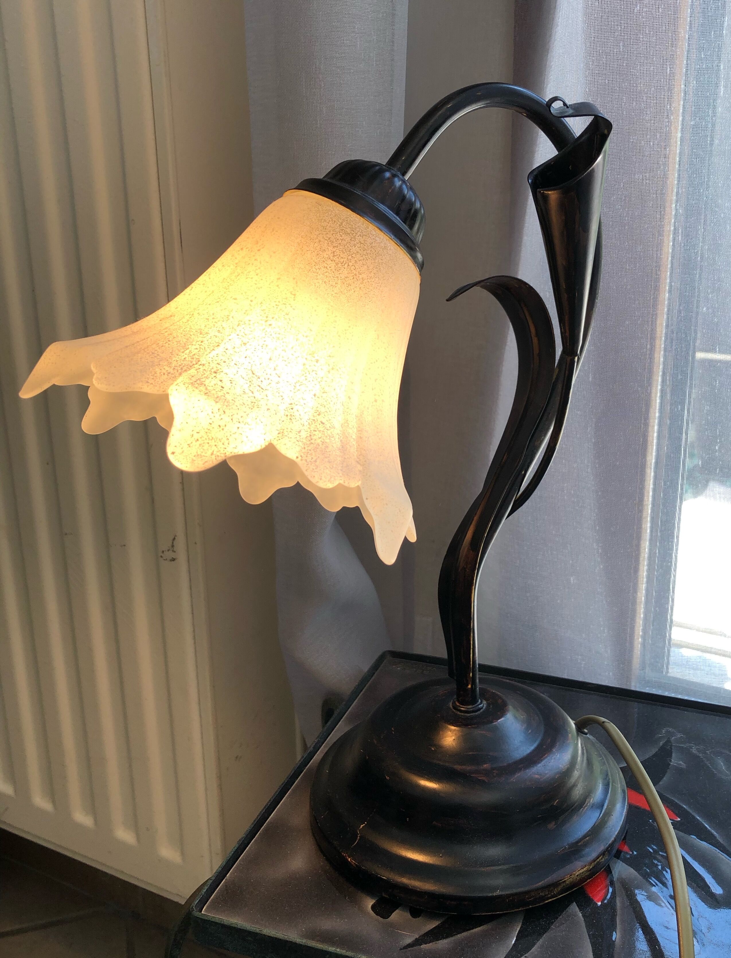 Bedside or desk tulip lamp